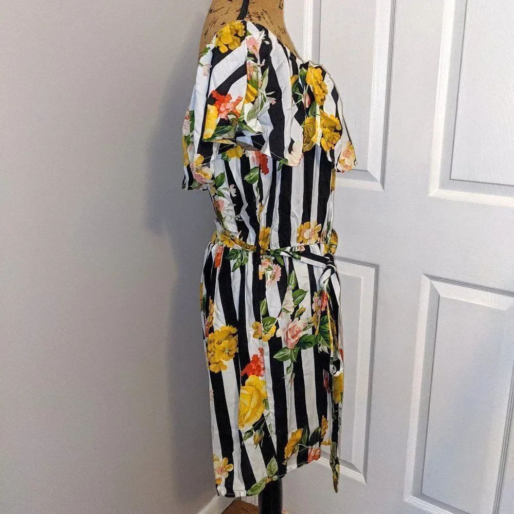 NWOT Romper - Picture 3 of 4